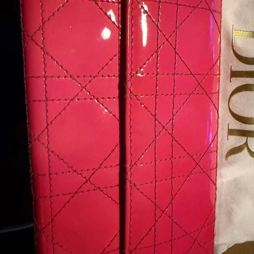 Dior comes dust